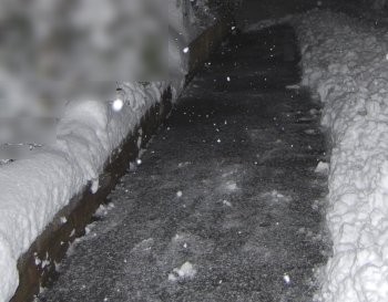 雪かきした路面 雪かきした路面