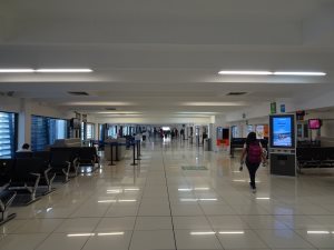 搭乗ゲートへ向かう 搭乗ゲートへ向かう