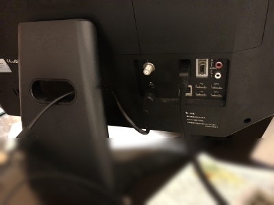 故障したコンピュータ背面 故障したコンピュータ背面
