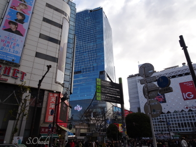 渋谷スクランブル交差点から見る渋谷駅方面 渋谷スクランブル交差点から見る渋谷駅方面