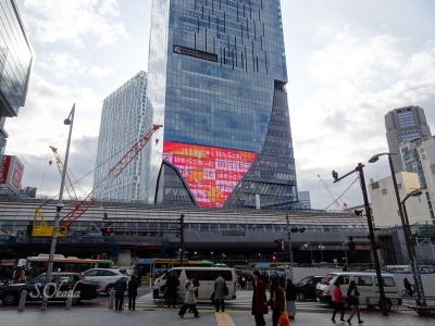 銀座線渋谷駅ホームと渋谷スクランブルスクエア