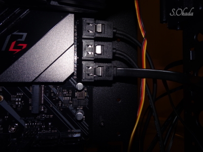 マザーボードのSATAコネクタに接続 マザーボードのSATAコネクタに接続